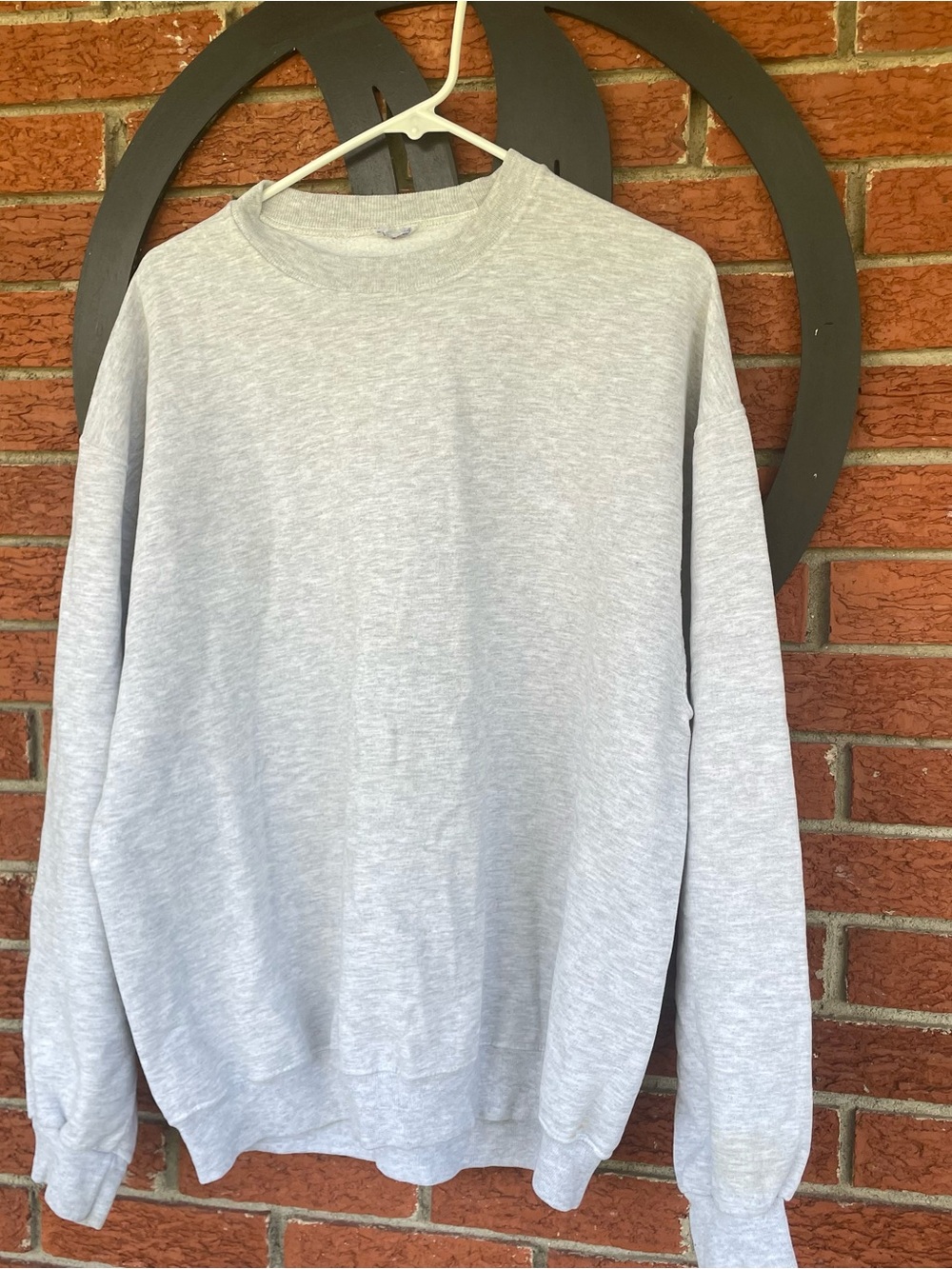 Vintage Classic Men's Light Gray Crewneck Sweatshirt